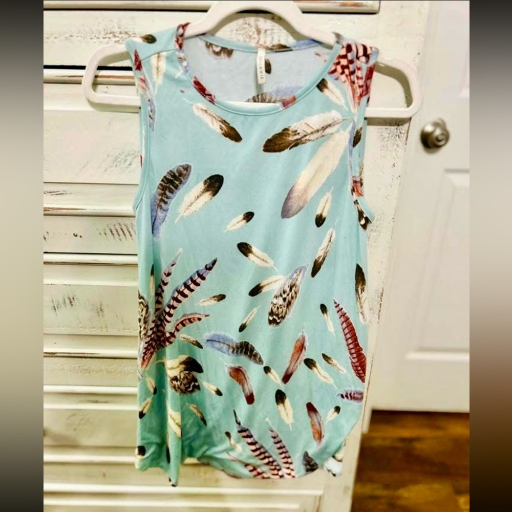 Feather Print Sleeveless Top